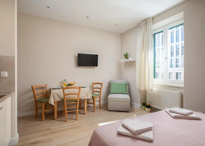 Apartment More 아파트